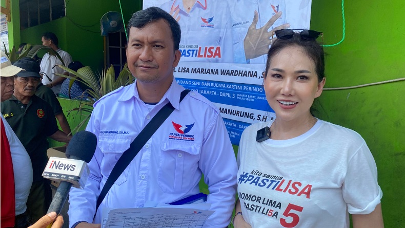 Bacaleg Partai Perindo Bagikan APAR ke Pengurus RT dan RW di Kedoya Utara