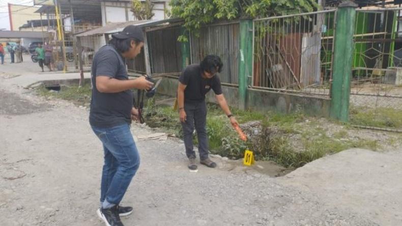 Anggota Keluarga Tewas Diduga Dianiaya, Warga Suku Kamaro Palang Jalan di Mimika