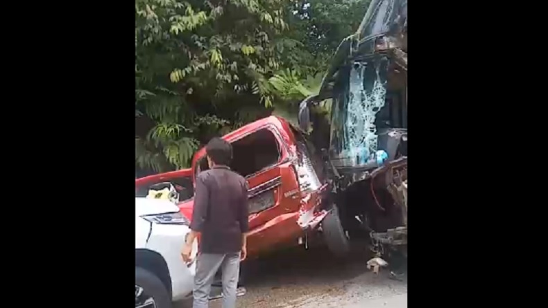 Kronologi 7 Kendaraan Tabrakan Beruntun di Padang, Sopir Bus Hino Masih Diselidiki Polisi