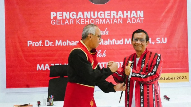 Mahfud MD Dianugerahi Gelar Pemimpin Jujur dan Berani oleh Raja-raja Ambon