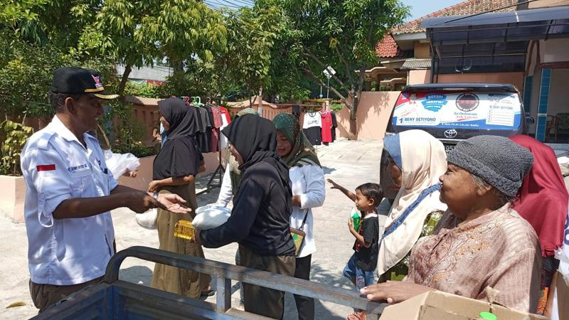 Partai Perindo Bagikan 500 Paket Sembako kepada Warga Berpenghasilan Rendah di Kendal