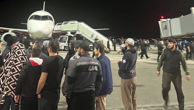 Demonstran Sweeping Warga Israel di Bandara Dagestan Rusia, Polisi Tangkap 60 Orang
