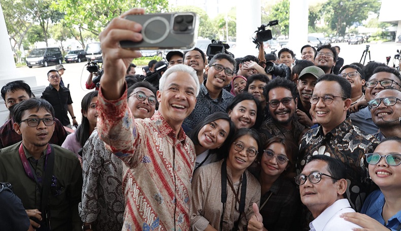 Momen Ganjar dan Anies Akrab Usai Bertemu dengan Presiden Jokowi
