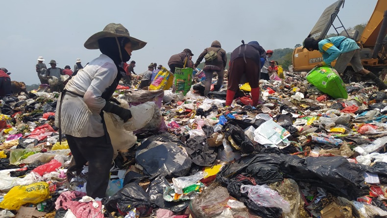  TPA Sarimukti KBB Kembali Dibuka, Ratusan Pemulung Menyerbu