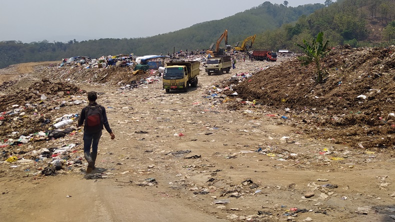 TPA Sarimukti KBB Kembali Aktif usai Kebakaran, Truk Sampah Mulai Masuk Zona 1