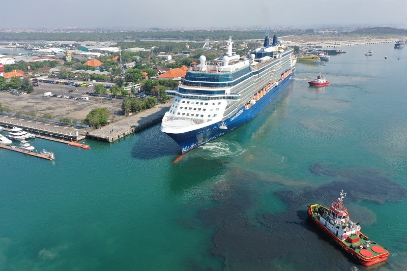 Pelindo Sukses Sandarkan Cruise Jumbo Berukuran 317 Meter di Pelabuhan Benoa  