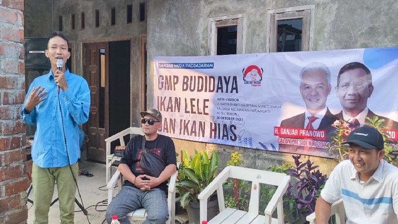 Relawan Ganjar Pranowo Latih Warga Cirebon Budi Daya Ikan Lele dan Hias