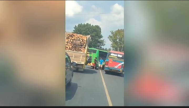 Viral 2 Sopir Bus Adu Jotos di Depan Kantor Polsek Bawang Banjarnegara, Ini Kata Kapolsek