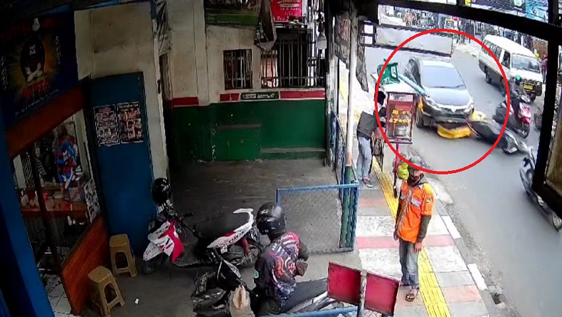 Kecelakaan di Lembang KBB, Minibus Seruduk Sejumlah Pengendara Motor