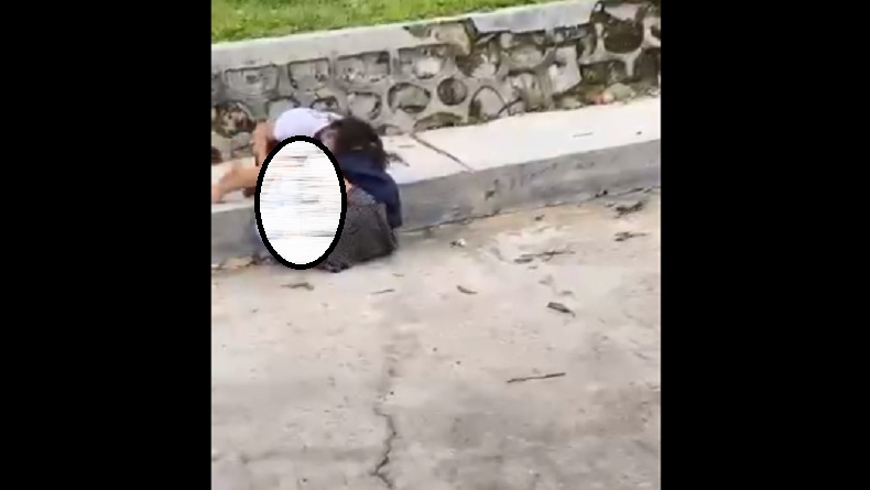 Viral Video 2 Remaja Perempuan Berkelahi Sengit hingga Berguling di Lantai