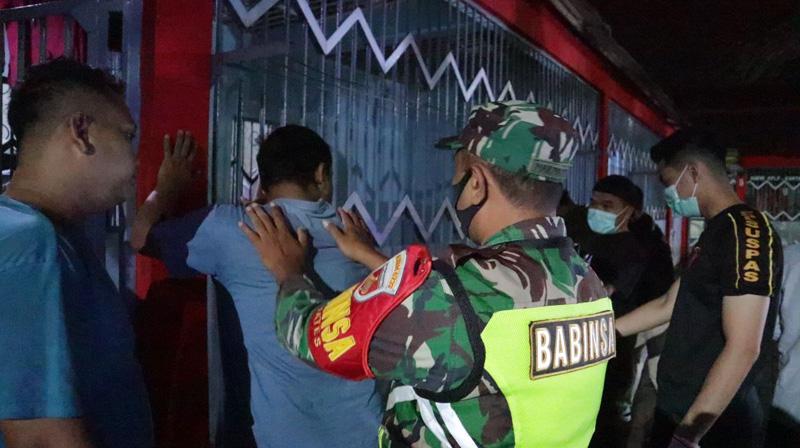  Petugas Gabungan Razia Lapas Semarang, Temukan Ponsel, Gunting hingga Pisau Rakitan