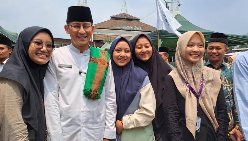  Sandiaga Uno: Santri Harus Jadi Lokomotif Pemerintahan yang Bersih dan Bebas Korupsi