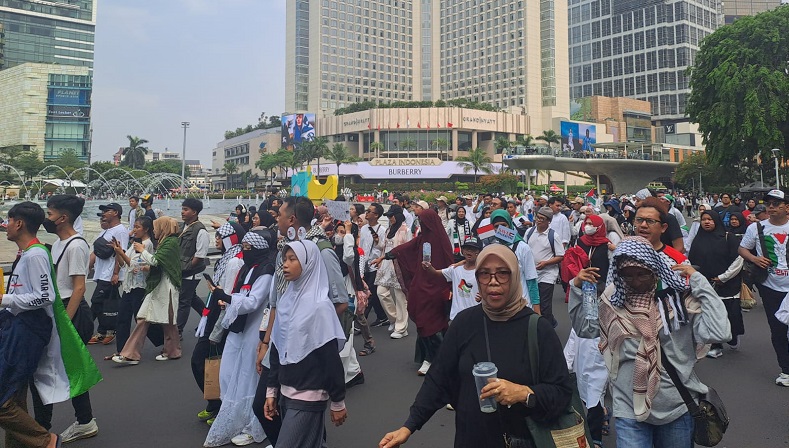 Massa Aksi Bela Palestina Mulai Padati Bundaran HI