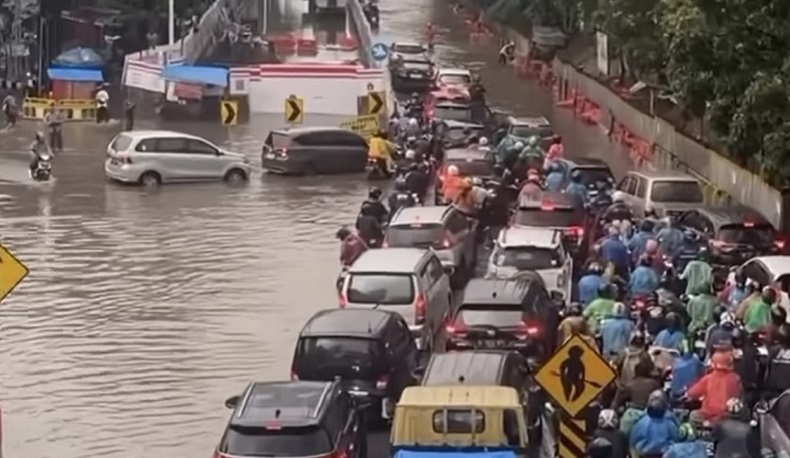 Hujan Deras, Sejumlah Jalan di Jaksel Tergenang Air