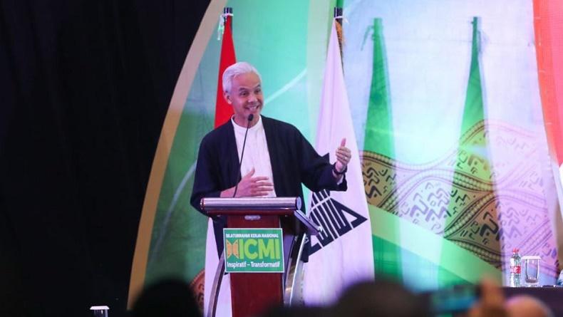 Ganjar Pranowo Kunjungi Palembang, Berikan Ilmu untuk UMKM Kue Tradisional    