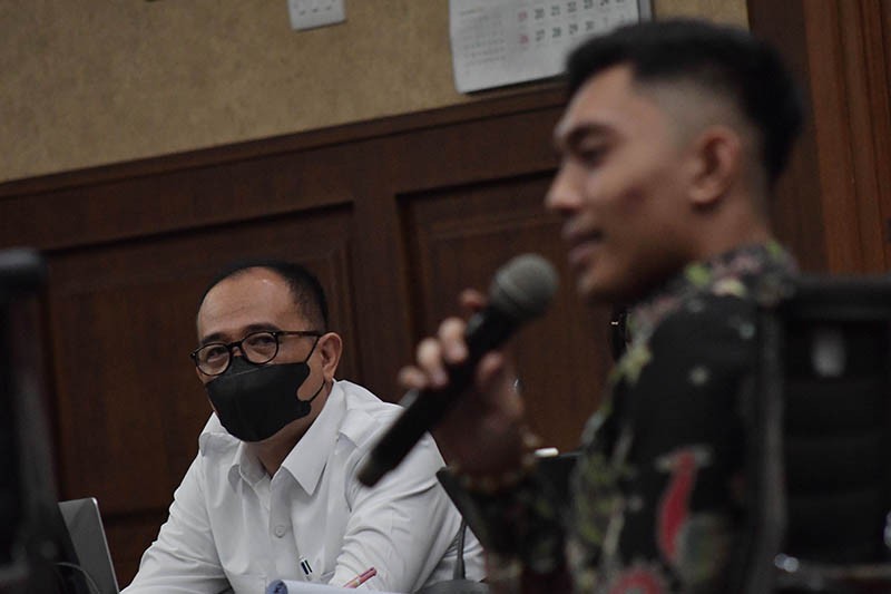 Rafael Alun Terharu Bertemu Mario Dandy di Ruang Sidang: Sudah 8 Bulan Tak Bertemu