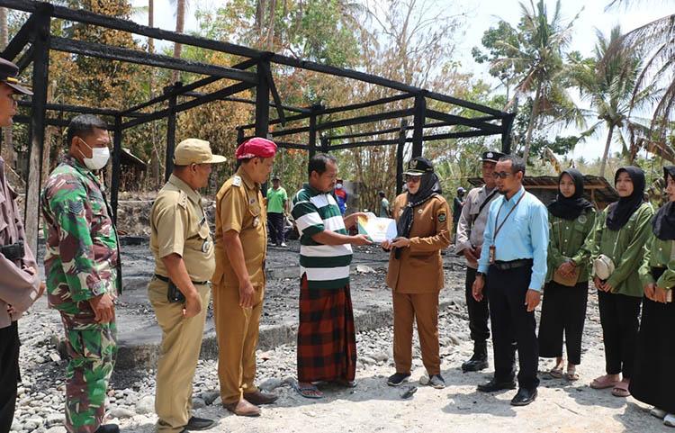 Baznas Kulonprogo Salurkan Bantuan Bedah Rumah untuk Korban Kebakaran di Pengasih
