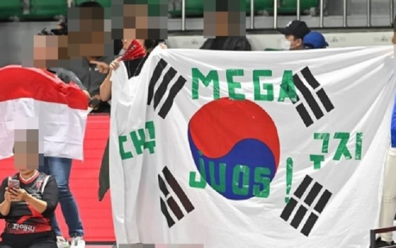 Publik Korsel Murka Lihat Fans Indonesia Pendukung Megawati di Liga Voli, Ada yang Coret Bendera Negara