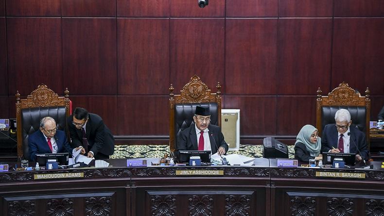 Anggota MKMK Bintan Saragih Minta Anwar Usman Dipecat dari Hakim Konstitusi
