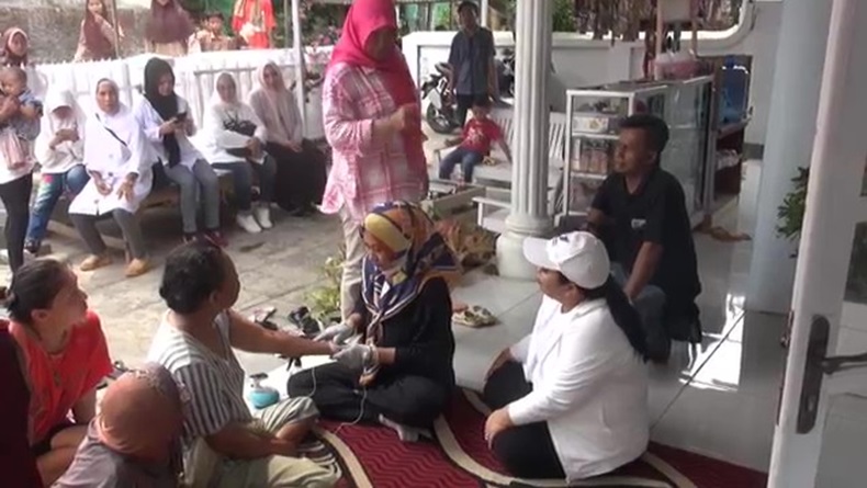 Warga Subang Antusias Dapat Terapi Kesehatan Gratis dari Caleg Partai Perindo