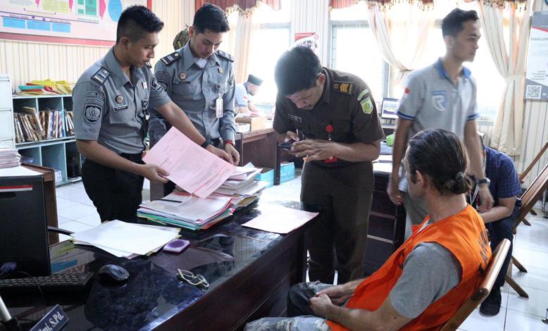 Sempat Kabur, WNA Asal Prancis Kasus Pidana Keimigrasian Ditangkap Intelijen Kejaksaan 