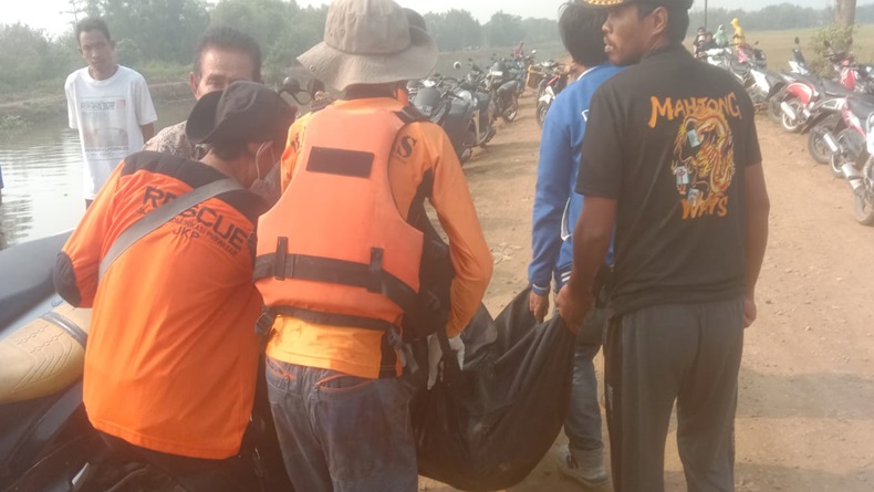 Innalillahi, Remaja Tewas usai Terseret Arus Sungai Banjir Tarum Timur Karawang 