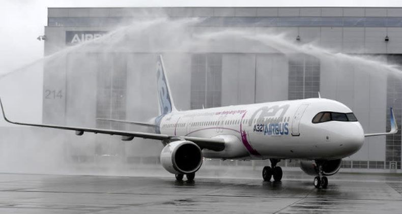 Ngeri! Kaca Jendela Lepas, Pesawat Airbus A321LR Putar Balik 