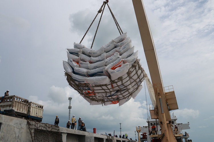 BPS: Impor Beras RI Maret 2024 Melesat 29 Persen, Terbanyak dari Vietnam