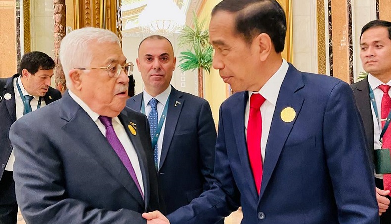 Momen Jokowi Temui Presiden Palestina di KTT OKI