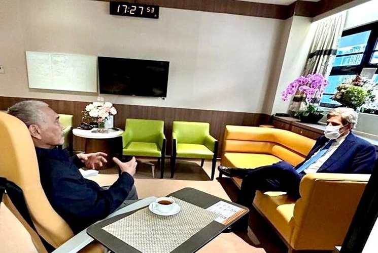 Luhut Bertemu Pejabat AS hingga Telepon Menlu China di Tengah Masa Pemulihan