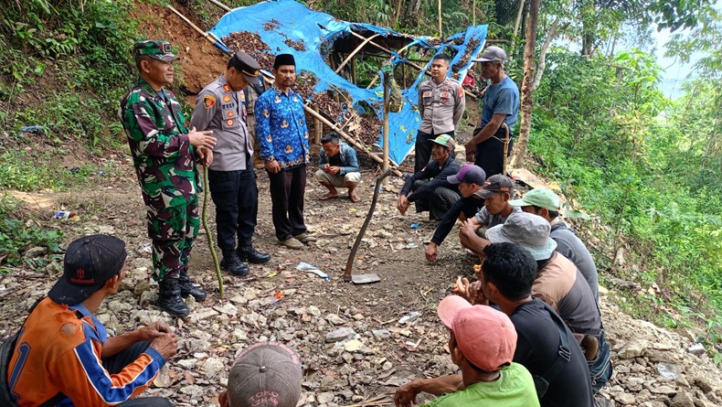 Resahkan Masyarakat, Tambang Batu Akik Ilegal Bungbulang Garut Ditutup Polisi
