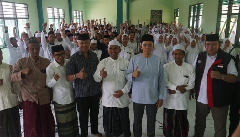 Kunjungi Ponpes di Situbondo, TGB Sebut Ganjar-Mahfud MD Siap Fasilitasi Santri