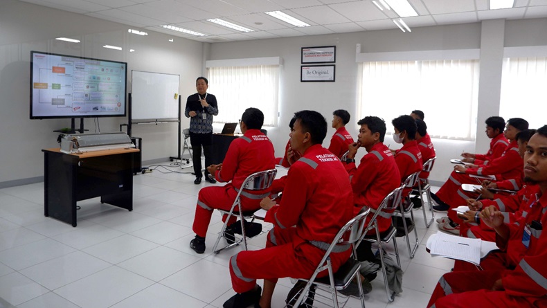 Tekan Pengangguran, Plt Bupati Karawang Minta Perusahaan Latih Keterampilan Warga 