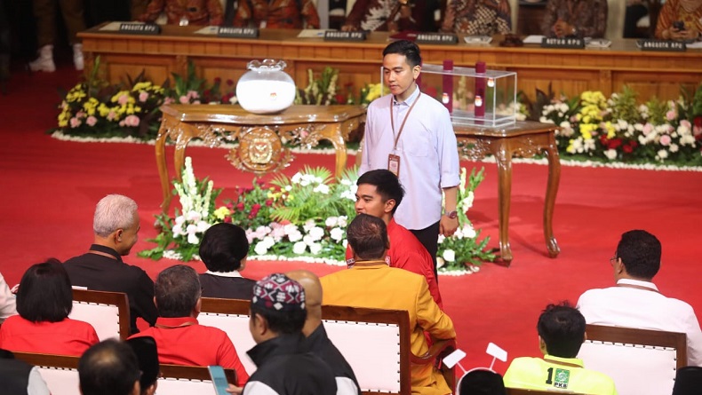Momen 2 Putra Jokowi Gibran-Kaesang Sungkem ke Megawati jelang Pengundian Nomor Urut Capres-Cawapres