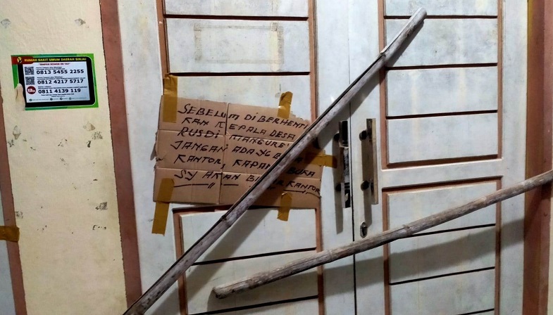 Kades di Sinjai Digerebek Ngamar dengan Perempuan Muda, Warga Murka Segel Kantor Desa