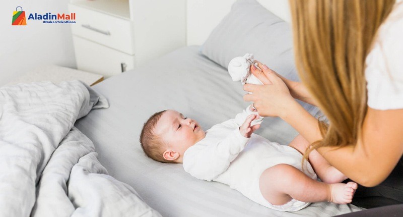 Jangan Anggap Remeh, Begini Cara Mengatasi Biang Keringat pada Bayi