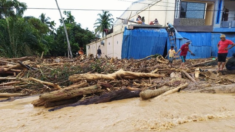Banjir Bandang Terjang Aceh Selatan, Material Kayu Terseret Arus Rusak Ratusan Rumah
