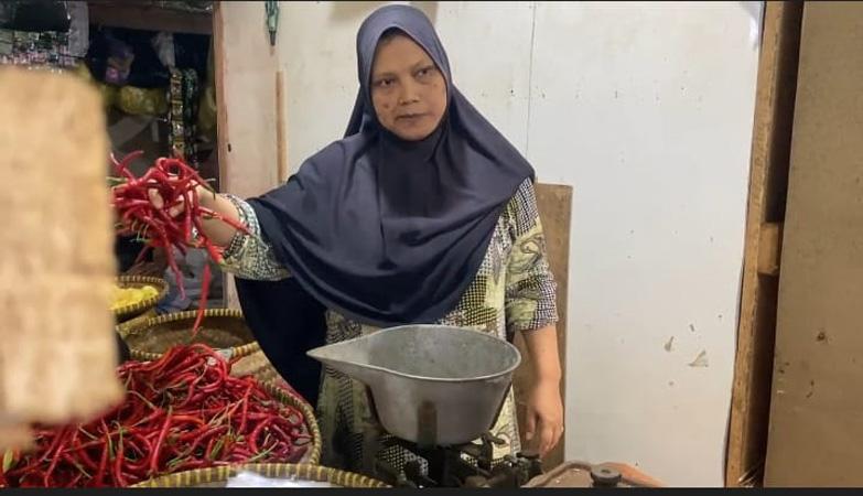 Harga Cabai Tembus Rp100.000 per Kg, Omzet Pedagang Turun hingga 60 Persen