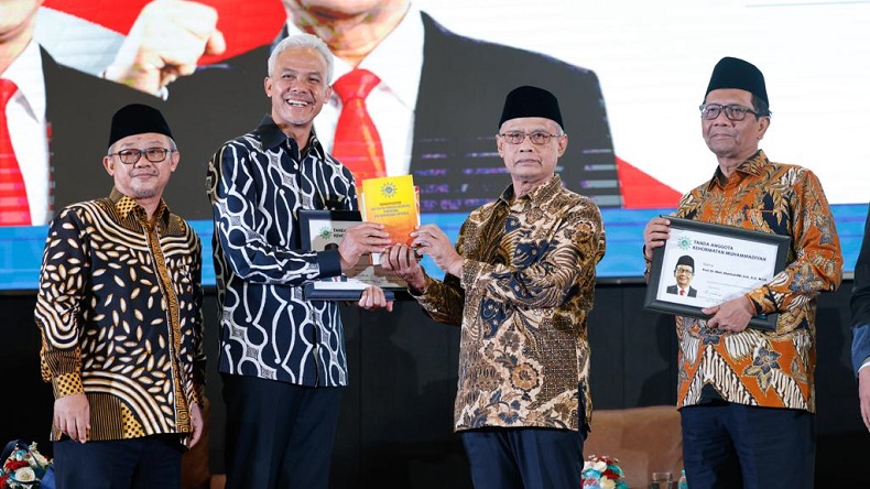 Ganjar-Mahfud Dianugerahi Anggota Kehormatan Muhammadiyah
