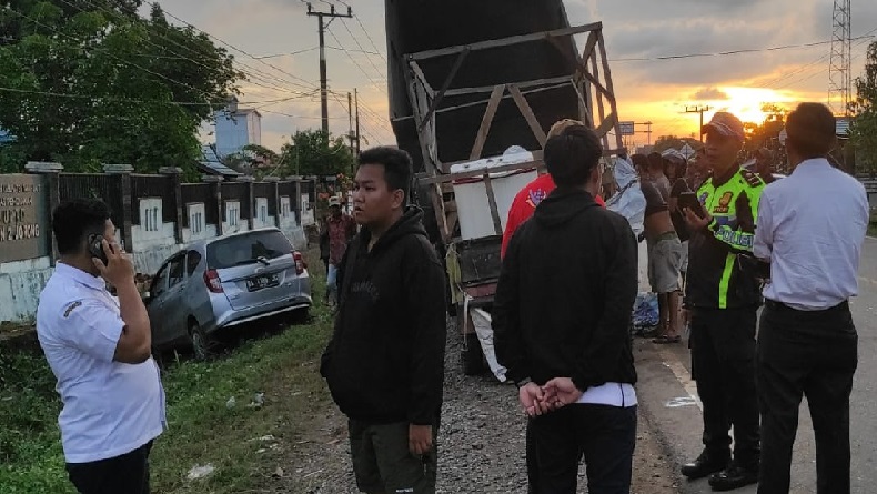 Kecelakaan di Tanah Laut Kalsel, Pikap Seruduk Daihatsu Sigra, Kaki Kanan Sopir Patah