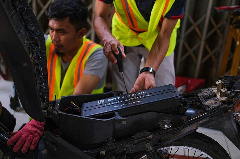 Insentif Konversi Motor Listrik Resmi Naik Jadi Rp10 Juta