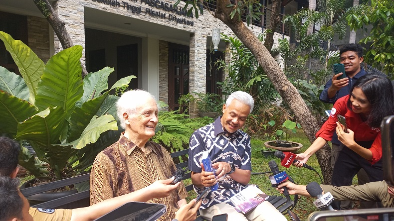 Ganjar Bertemu Romo Magnis, Bahas Masalah Korupsi hingga Kemerosotan Etika Demokrasi