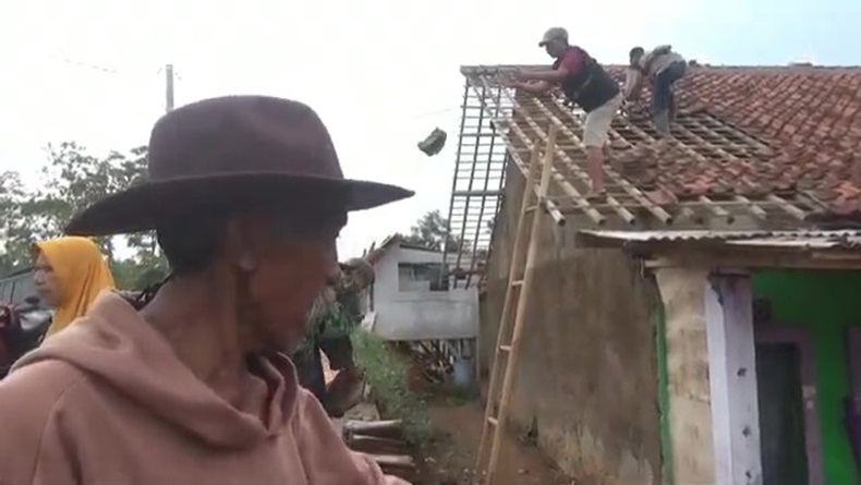 Puting Beliung Terjang Cijeruk Sumedang, Puluhan Rumah Porak-poranda