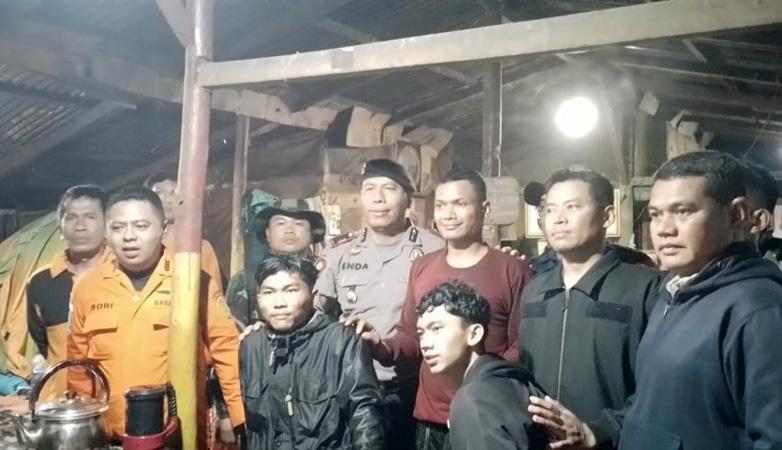 Sempat Hilang, 3 Pendaki Tersesat di Gunung Sibayak Berhasil Dievakuasi Tim SAR