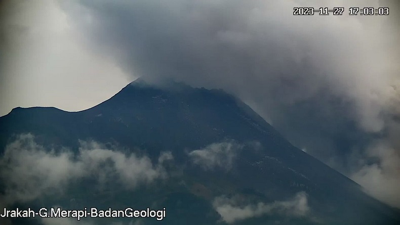 Breaking News Gunung Merapi Muntahkan Awan Panas 
