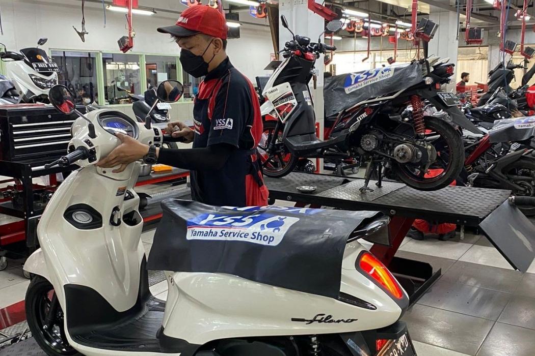 Suhu Mesin Terjaga, Ini 3 Manfaat Rutin Ganti Oli Motor 