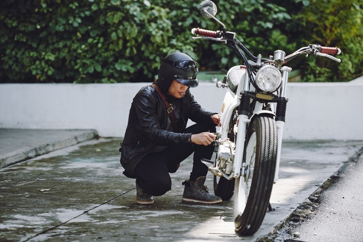 Bikers, Ini Perlengkapan yang Penting Dibawa saat Musim Hujan agar Aman dan Nyaman