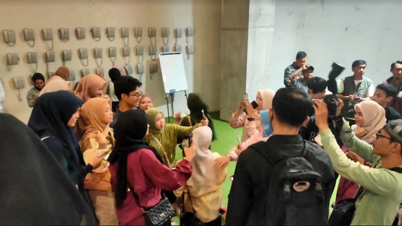 Diskusi soal Pendidikan, Alam Ganjar Berikan Motivasi Kaum Muda dan Mahasiswa di Makassar