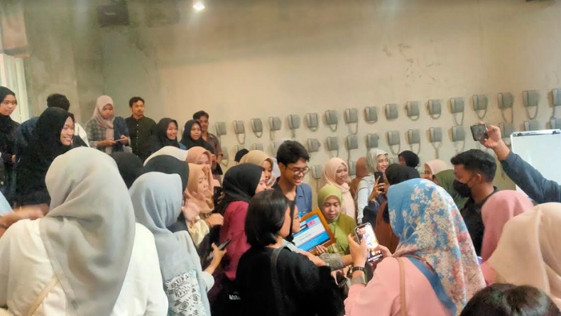 Hadiri Diskusi di Makassar, Alam Ganjar Disambut Antusias Kalangan Muda dan Mahasiswa
