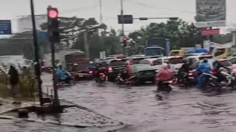 Hujan Deras Guyur Bandung, Gedebage-Panyileukan Terendam Banjir